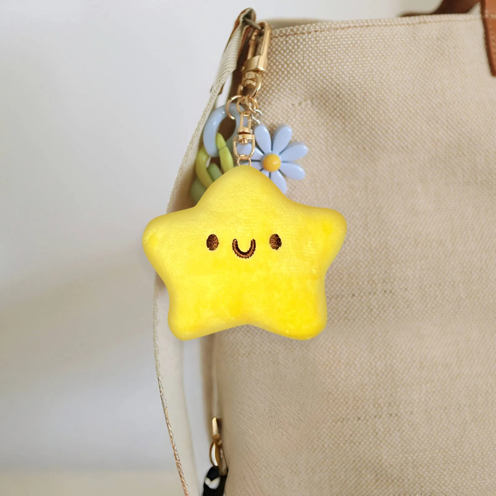 Adorable Star Plush Toy Keychain – Soft Yellow Kawaii Stuffed Star with Cute Smile for Kids, Bags, and Gifts