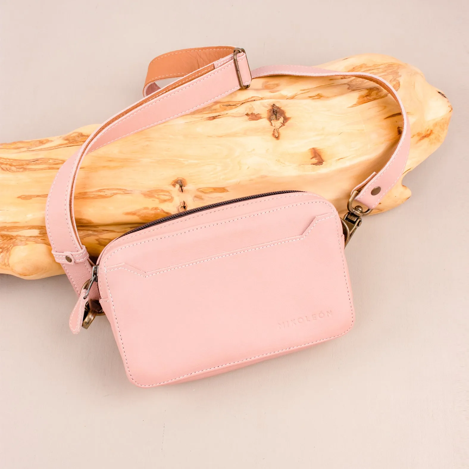 MK221552 - Leather Concert Wallet Rosewood [Women's Leather Bag]